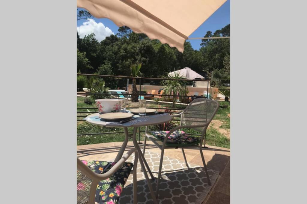 Logement Attenant A Une Villa T2 Avec Terrasse . Besse-sur-Issole Exterior foto